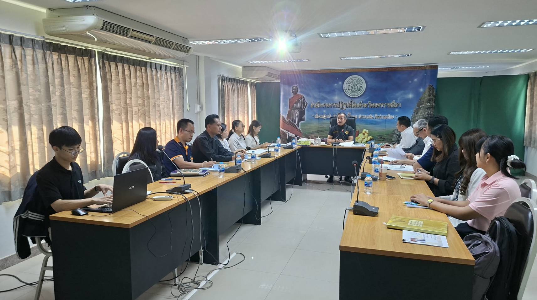 title - ผู้ตรวจราชการ ส.ป.ก. ประชุมตรวจราชการและติดตามความก้าวหน้าผลการดำเนินงานตามแผนการตรวจราชการของผู้ตรวจราชการสำนักงานการปฏิรูปที่ดินเพื่อเกษตรกรรม ประจำปีงบประมาณ พ.ศ. 2569 รอบที่ 1 เขตตรวจราชการที่ 13 จังหวัดนครราชสีมา